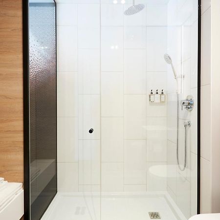 Hotel Escad Quartier Dix30 Brossard Exterior photo