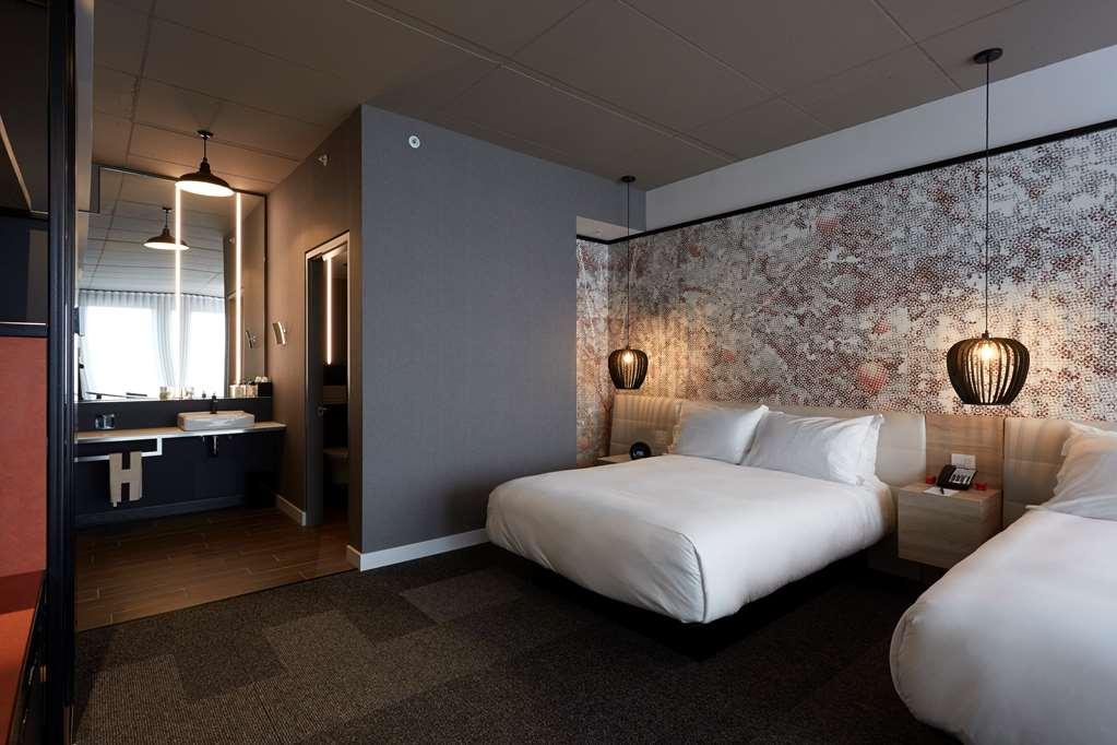 Hotel Escad Quartier Dix30 Brossard Room photo