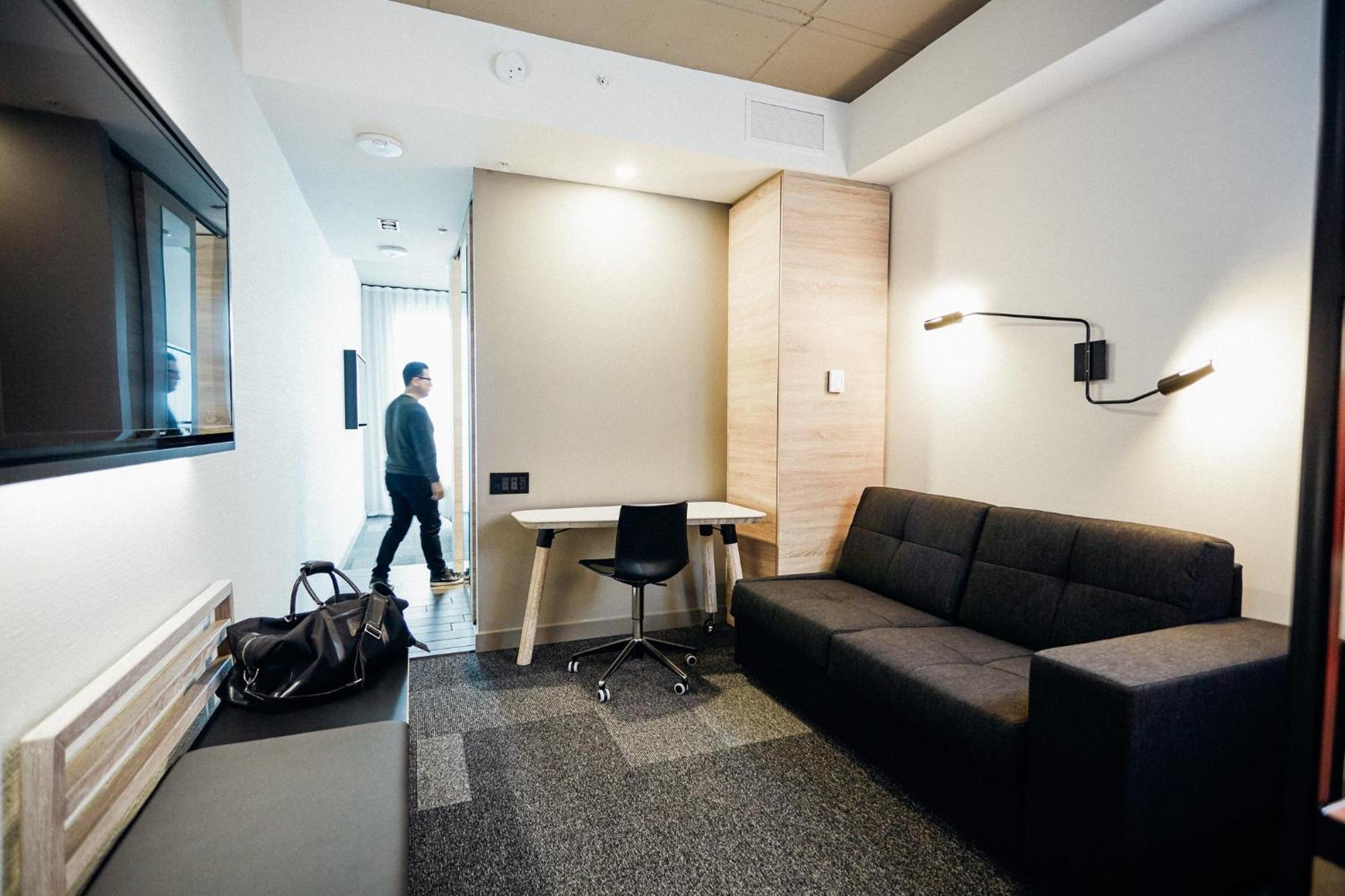 Hotel Escad Quartier Dix30 Brossard Exterior photo