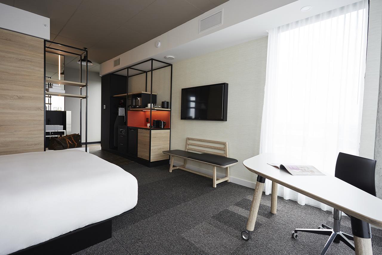 Hotel Escad Quartier Dix30 Brossard Exterior photo